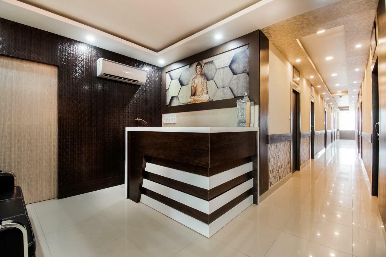 Oyo 45609 The Legend Inn Deluxe Danapur Exterior photo