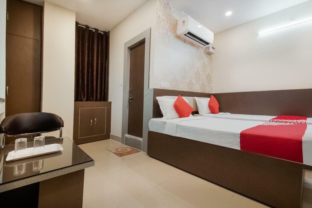 Oyo 45609 The Legend Inn Deluxe Danapur Exterior photo