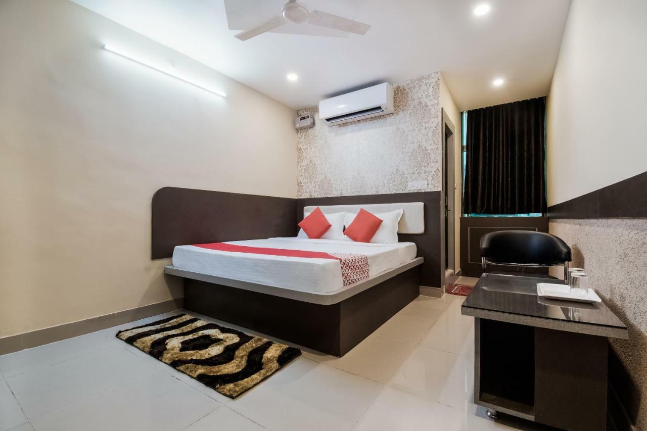 Oyo 45609 The Legend Inn Deluxe Danapur Exterior photo